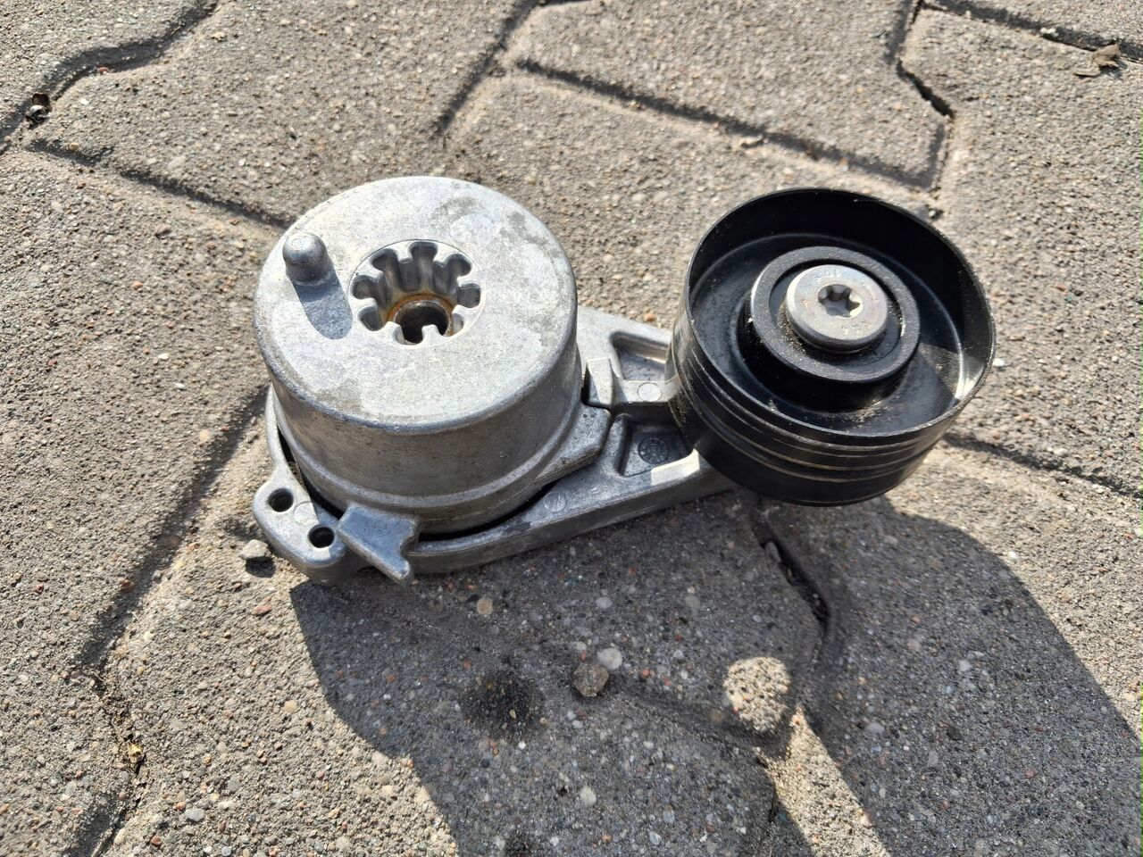VOLVO ROLKA NAPINACZ PASKA ALTERNATORA RENAULT RANGE GAMA T VOLVO FH 4 5 - 엔진 및 부품 트럭 용 : 사진 1 VOLVO ROLKA NAPINACZ PASKA ALTERNATORA RENAULT RANGE GAMA T VOLVO FH 4 5 - 엔진 및 부품 트럭 용 : 사진 1