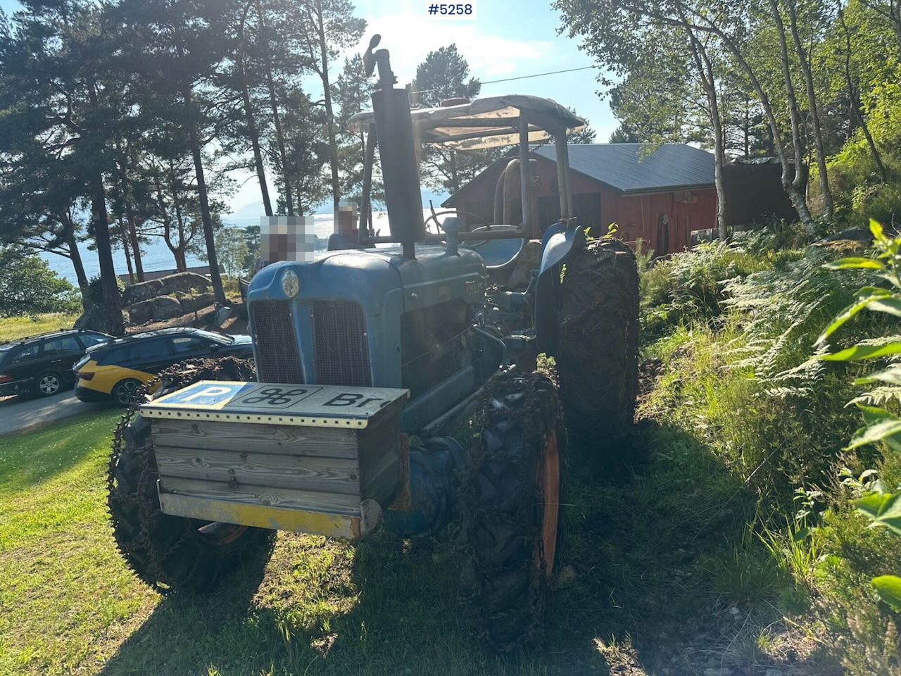 1963 Fordson Major 4x4 with splitter gearbox, Ako winch, and tire chains. SEE VIDEO. - 장궤형 트랙터 : 사진 5 1963 Fordson Major 4x4 with splitter gearbox, Ako winch, and tire chains. SEE VIDEO. - 장궤형 트랙터 : 사진 5
