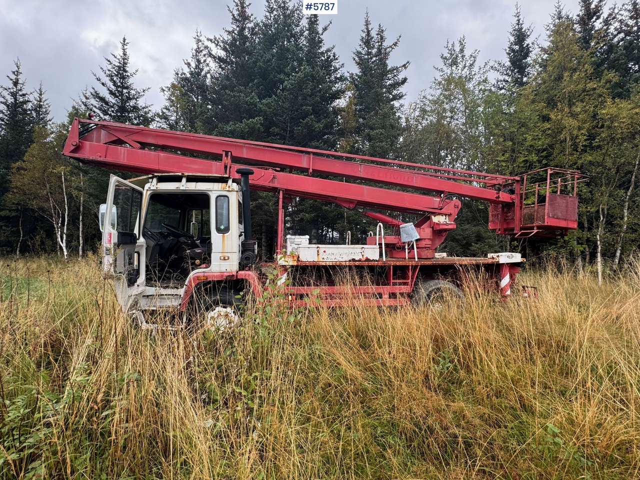 1986 Volvo FL614 with Lift. SEE VIDEO! - 트럭 탑재 고가작업 플랫폼 : 사진 3 1986 Volvo FL614 with Lift. SEE VIDEO! - 트럭 탑재 고가작업 플랫폼 : 사진 3