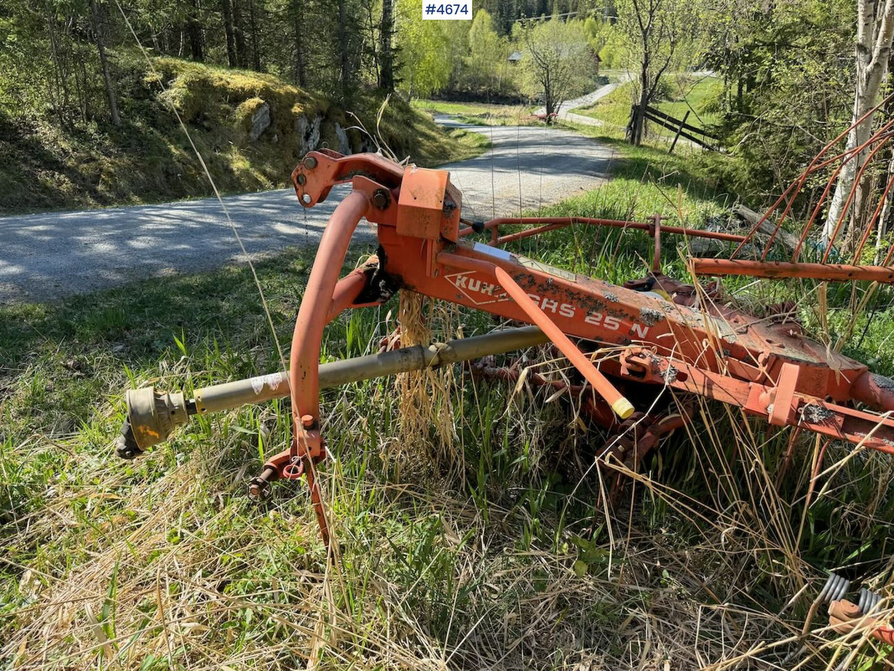 1998 Kuhn GRS 25 - 건초 및 목초 장비 : 사진 4 1998 Kuhn GRS 25 - 건초 및 목초 장비 : 사진 4
