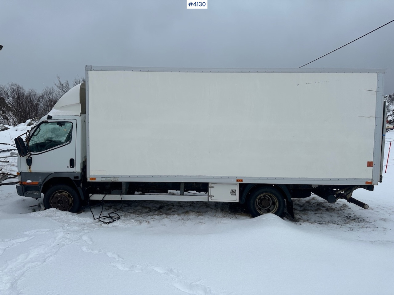 2001 Mitsubishi Canter skapbil - 박스 트럭 : 사진 2 2001 Mitsubishi Canter skapbil - 박스 트럭 : 사진 2