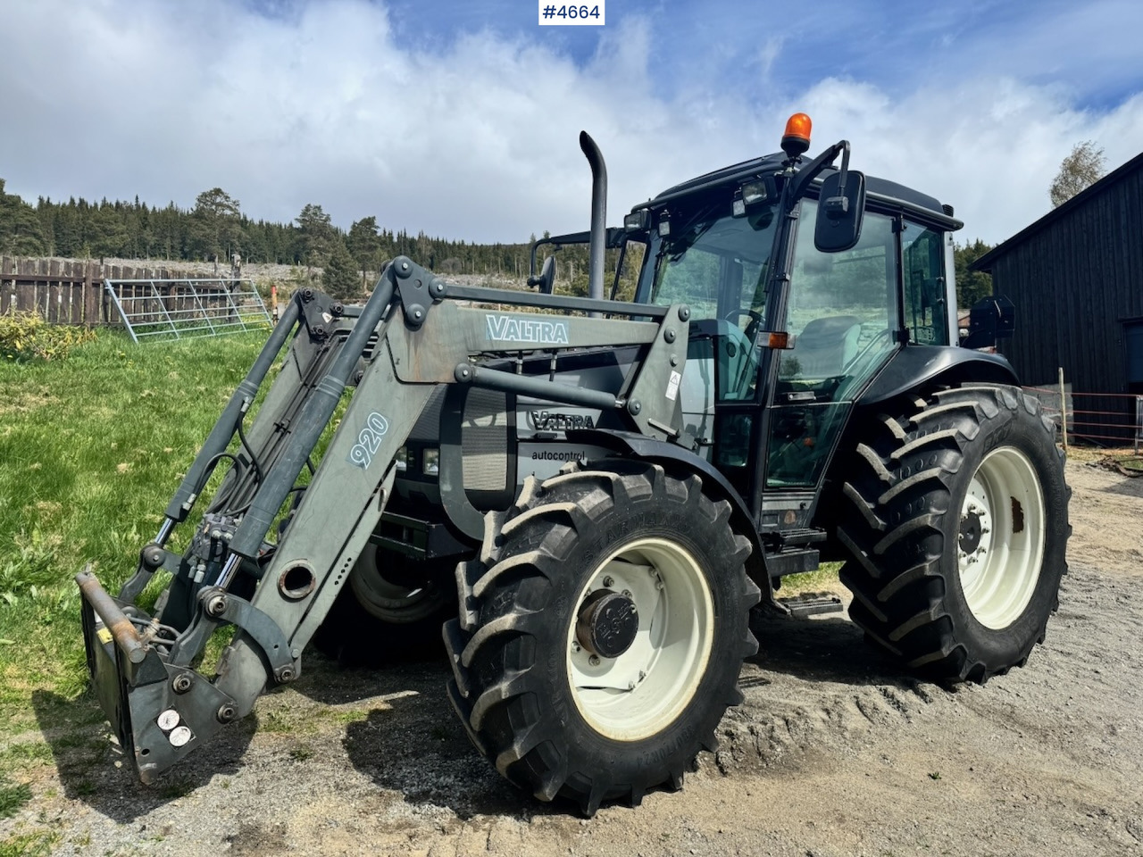 2003 Valtra A85-4 4x4 with Front Loader – 4450 hours! - 장궤형 트랙터 : 사진 2 2003 Valtra A85-4 4x4 with Front Loader – 4450 hours! - 장궤형 트랙터 : 사진 2
