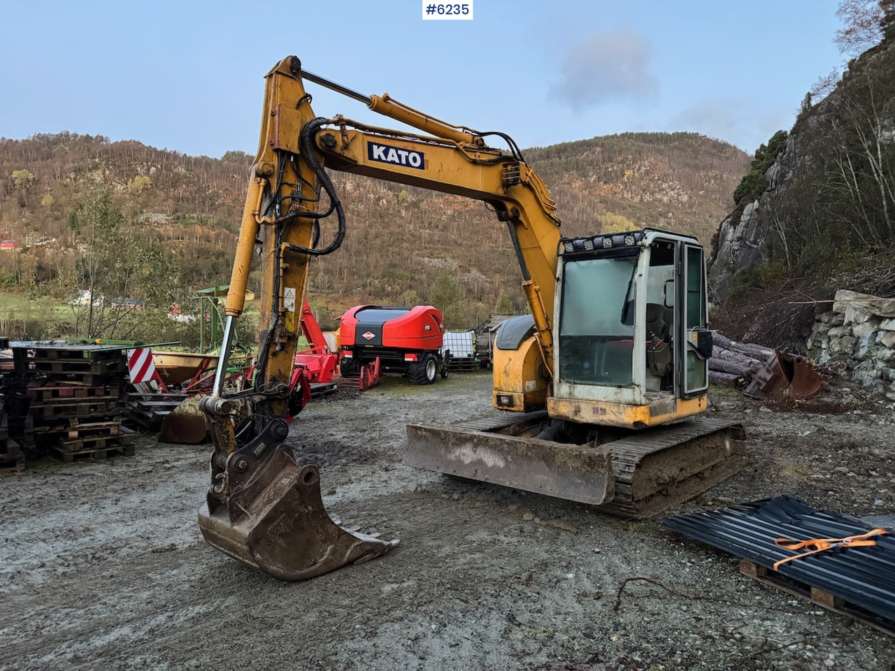 2004 Kato HD 308 US w/ 5 drawers, pincher, rake and spike hammer. - 굴착기 : 사진 1 2004 Kato HD 308 US w/ 5 drawers, pincher, rake and spike hammer. - 굴착기 : 사진 1