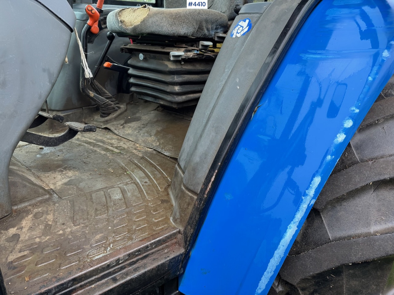 리스 2006 New Holland TL100 A w/Front Loader. 2006 New Holland TL100 A w/Front Loader. : 사진 20 리스 2006 New Holland TL100 A w/Front Loader. 2006 New Holland TL100 A w/Front Loader. : 사진 20