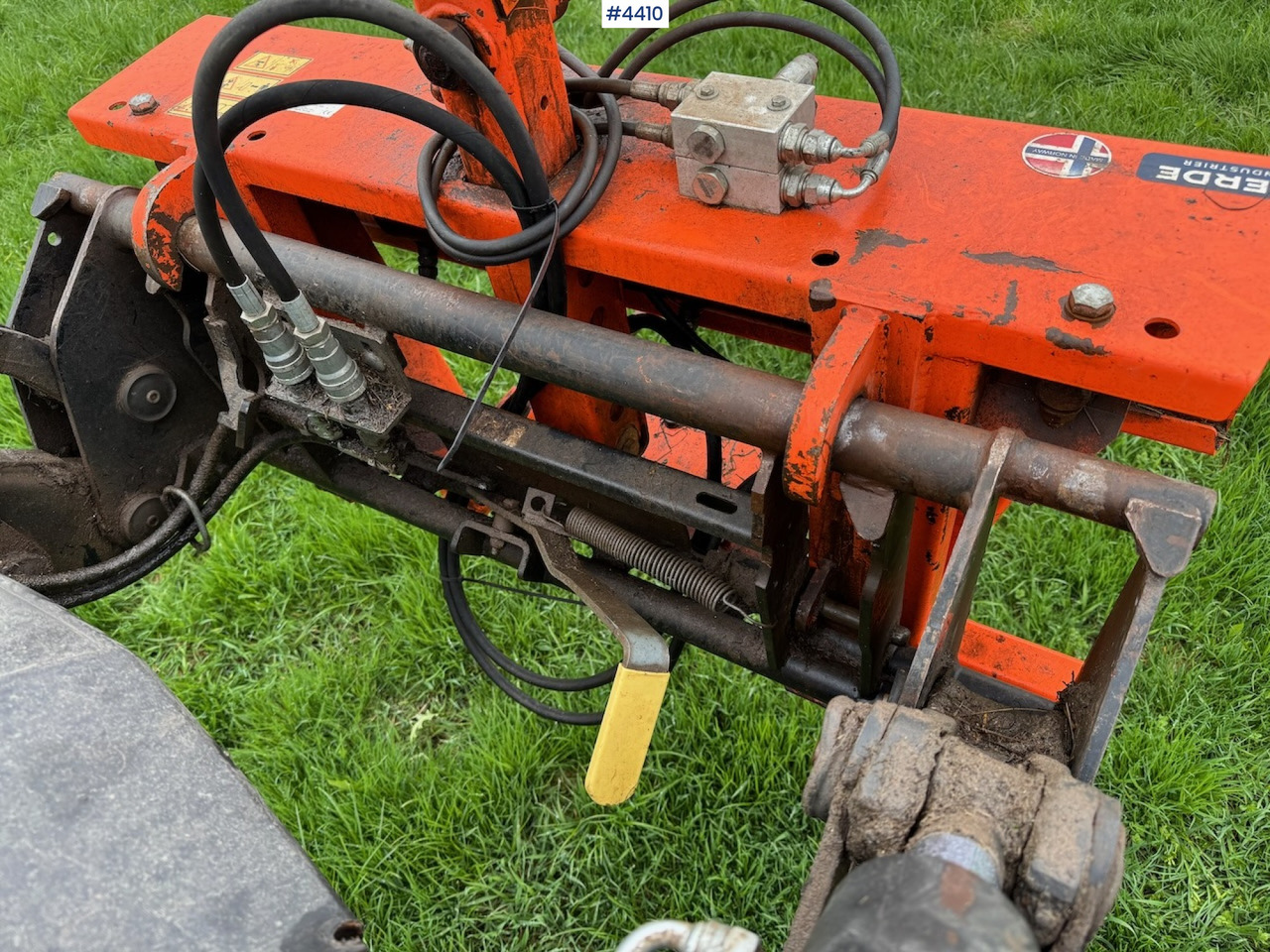 리스 2006 New Holland TL100 A w/Front Loader. 2006 New Holland TL100 A w/Front Loader. : 사진 15 리스 2006 New Holland TL100 A w/Front Loader. 2006 New Holland TL100 A w/Front Loader. : 사진 15