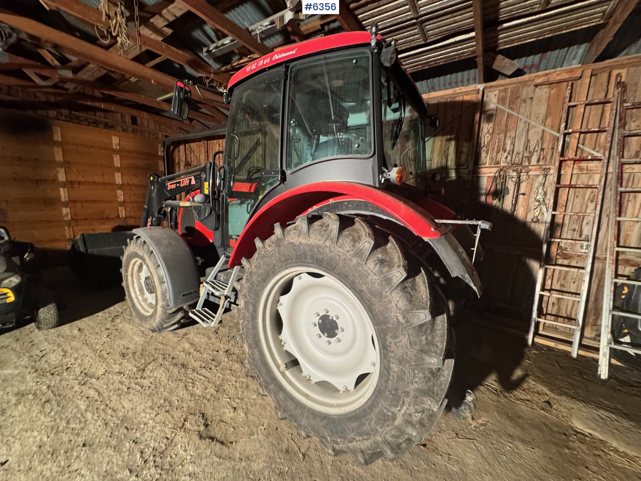 2008 Zetor 8541 Proxima Plus with loader, pallet forks, and snow bucket. Only 1,452 hours! - 장궤형 트랙터 : 사진 5 2008 Zetor 8541 Proxima Plus with loader, pallet forks, and snow bucket. Only 1,452 hours! - 장궤형 트랙터 : 사진 5