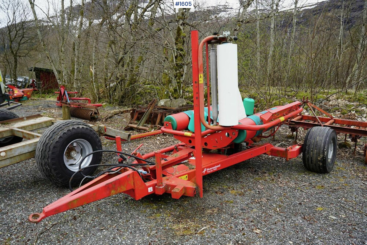 2009 Kverneland Taarup 7420 Round bale packs - 건초 및 목초 장비 : 사진 1 2009 Kverneland Taarup 7420 Round bale packs - 건초 및 목초 장비 : 사진 1