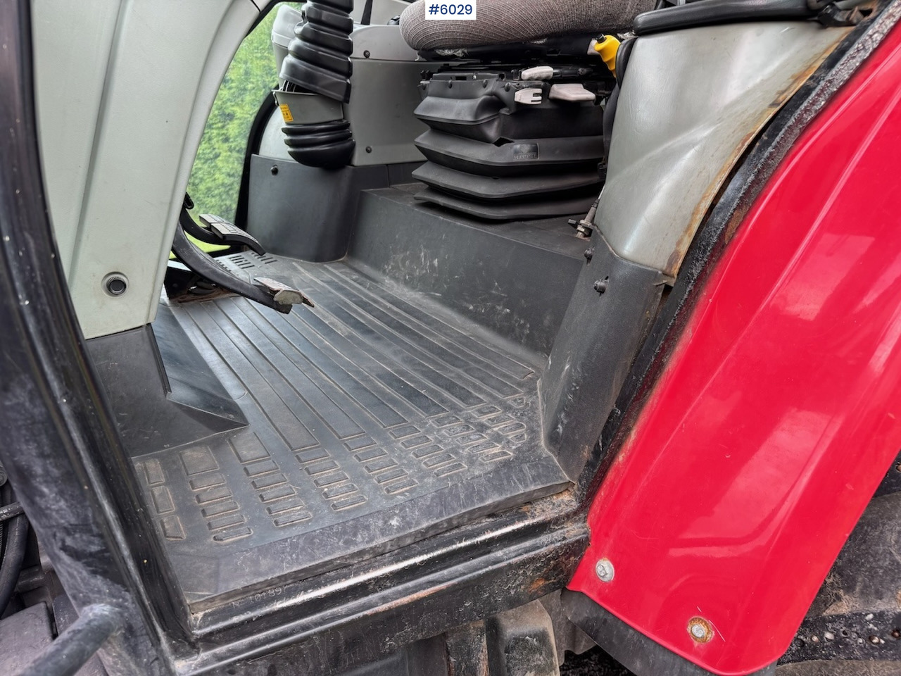 장궤형 트랙터 2010 Massey Ferguson 5445 with Front Loader : 사진 20