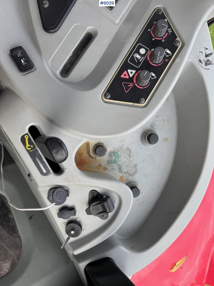 장궤형 트랙터 2010 Massey Ferguson 5445 with Front Loader : 사진 14