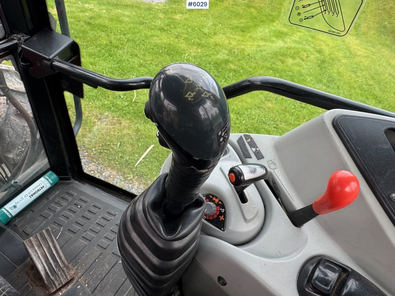 장궤형 트랙터 2010 Massey Ferguson 5445 with Front Loader : 사진 18