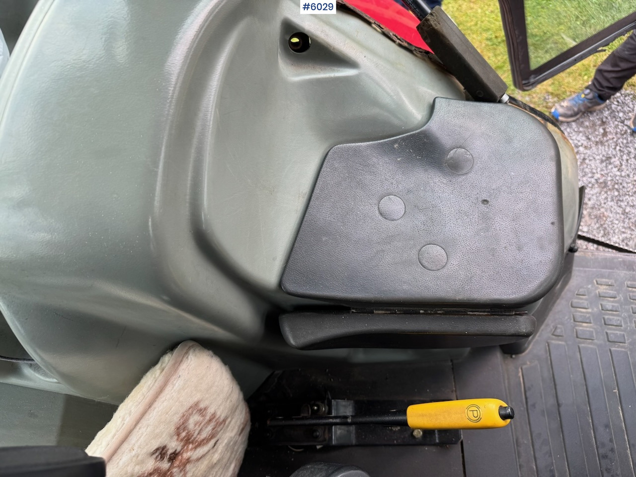 장궤형 트랙터 2010 Massey Ferguson 5445 with Front Loader : 사진 19