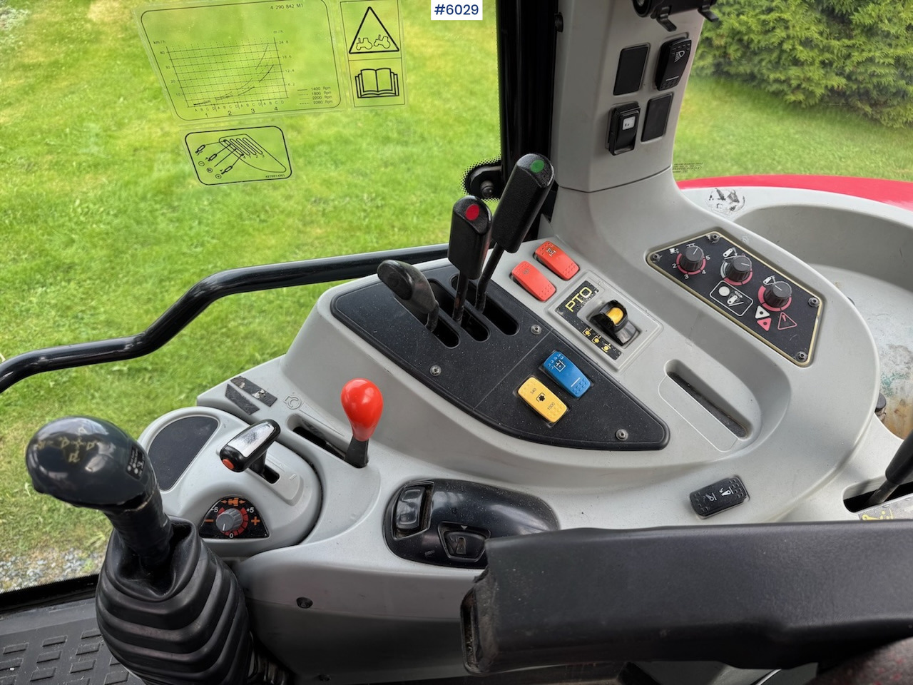 장궤형 트랙터 2010 Massey Ferguson 5445 with Front Loader : 사진 17