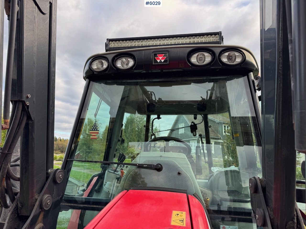 장궤형 트랙터 2010 Massey Ferguson 5445 with Front Loader : 사진 9