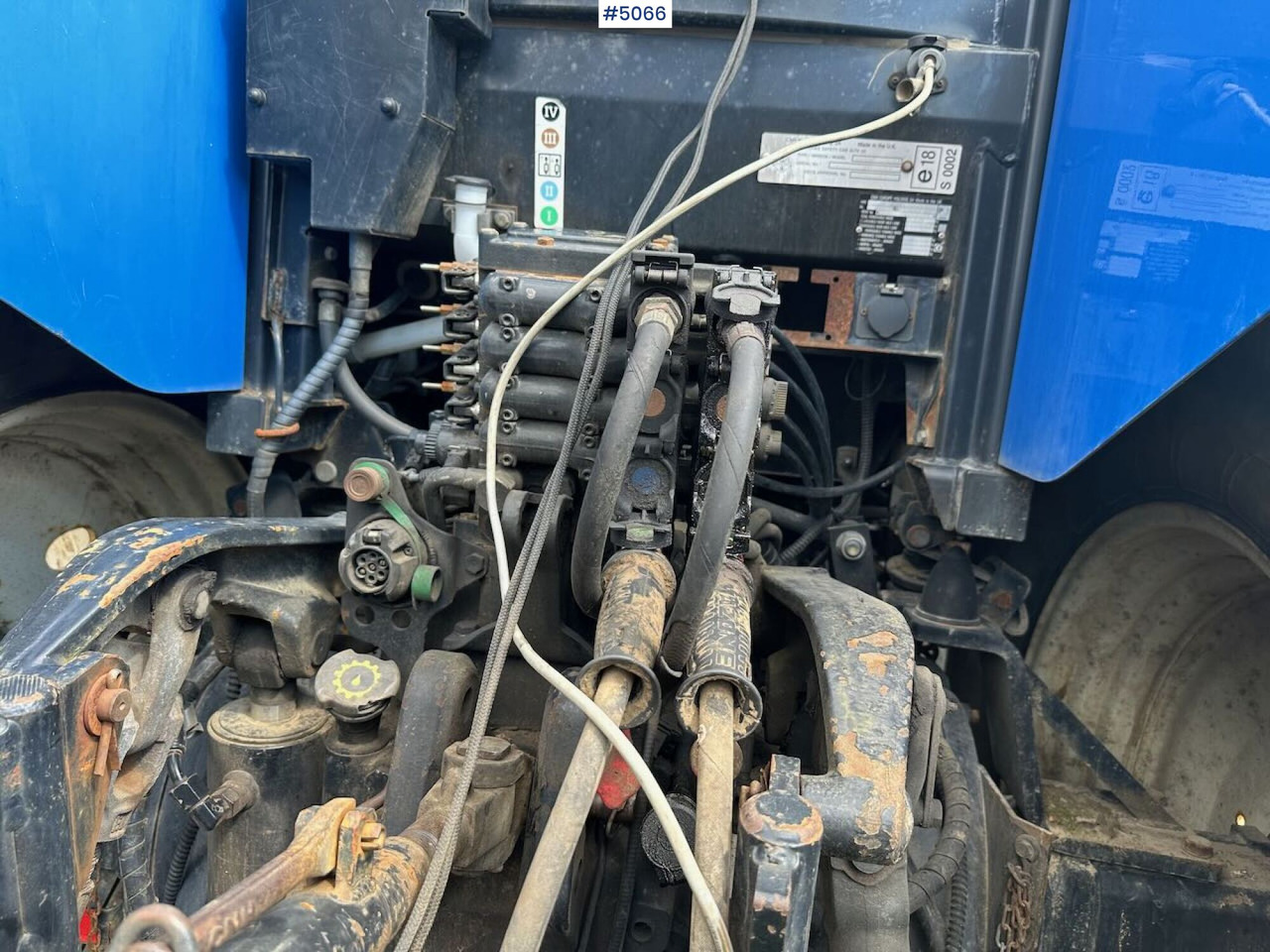 리스 2011 New Holland T6080 w/ trima +5.1p 2011 New Holland T6080 w/ trima +5.1p : 사진 13 리스 2011 New Holland T6080 w/ trima +5.1p 2011 New Holland T6080 w/ trima +5.1p : 사진 13