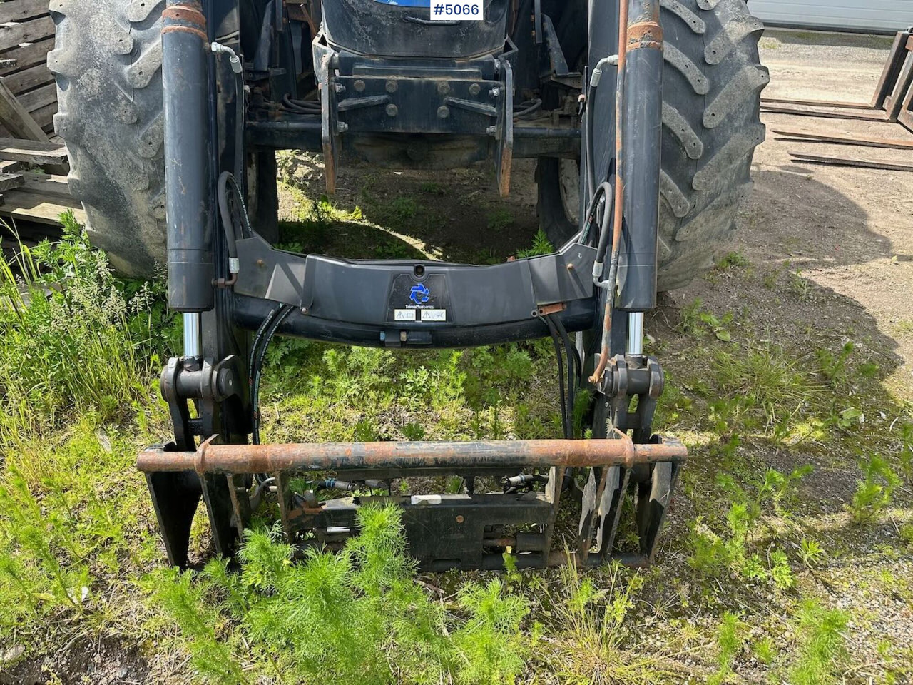 2011 New Holland T6080 w/ trima +5.1p - 장궤형 트랙터 : 사진 4 2011 New Holland T6080 w/ trima +5.1p - 장궤형 트랙터 : 사진 4