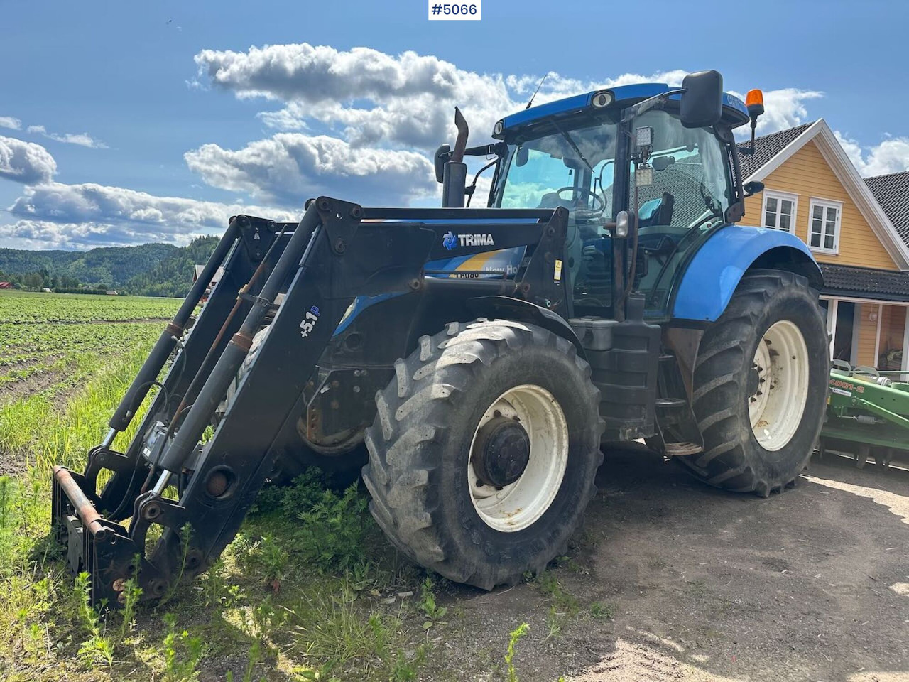 2011 New Holland T6080 w/ trima +5.1p - 장궤형 트랙터 : 사진 1 2011 New Holland T6080 w/ trima +5.1p - 장궤형 트랙터 : 사진 1