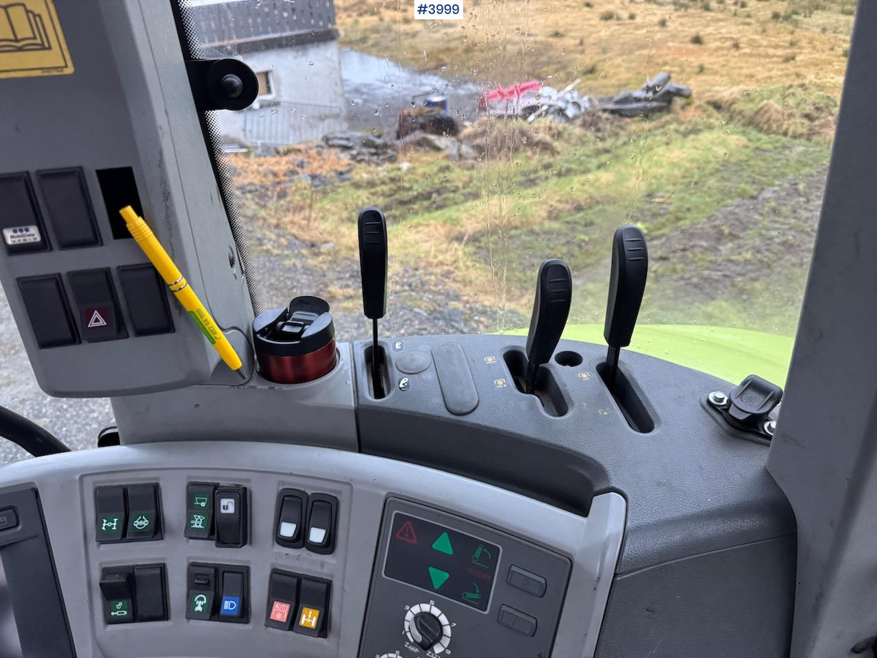 장궤형 트랙터 2012 Claas Arion 640 w/ front loader : 사진 20