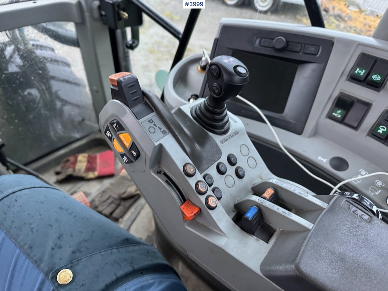 장궤형 트랙터 2012 Claas Arion 640 w/ front loader : 사진 18