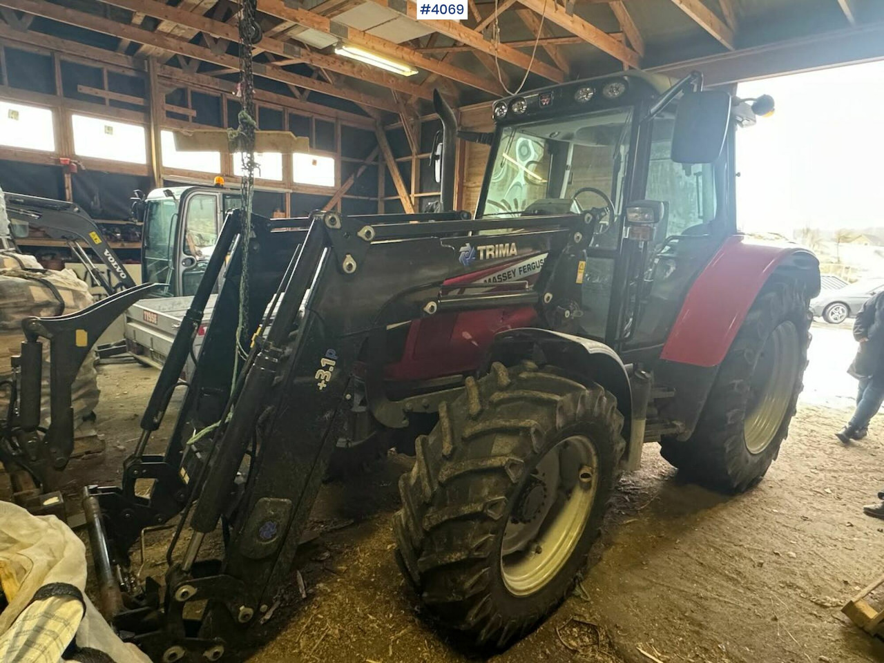 2013 Massey Ferguson 5455 w/ front loader, 2 buckets, pallet forks and blades. 1020 hours! - 장궤형 트랙터 : 사진 5 2013 Massey Ferguson 5455 w/ front loader, 2 buckets, pallet forks and blades. 1020 hours! - 장궤형 트랙터 : 사진 5