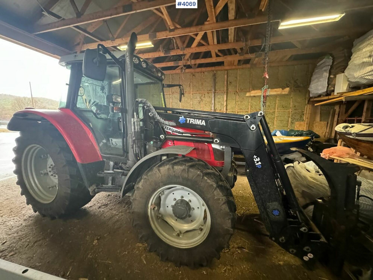 2013 Massey Ferguson 5455 w/ front loader, 2 buckets, pallet forks and blades. 1020 hours! - 장궤형 트랙터 : 사진 4 2013 Massey Ferguson 5455 w/ front loader, 2 buckets, pallet forks and blades. 1020 hours! - 장궤형 트랙터 : 사진 4
