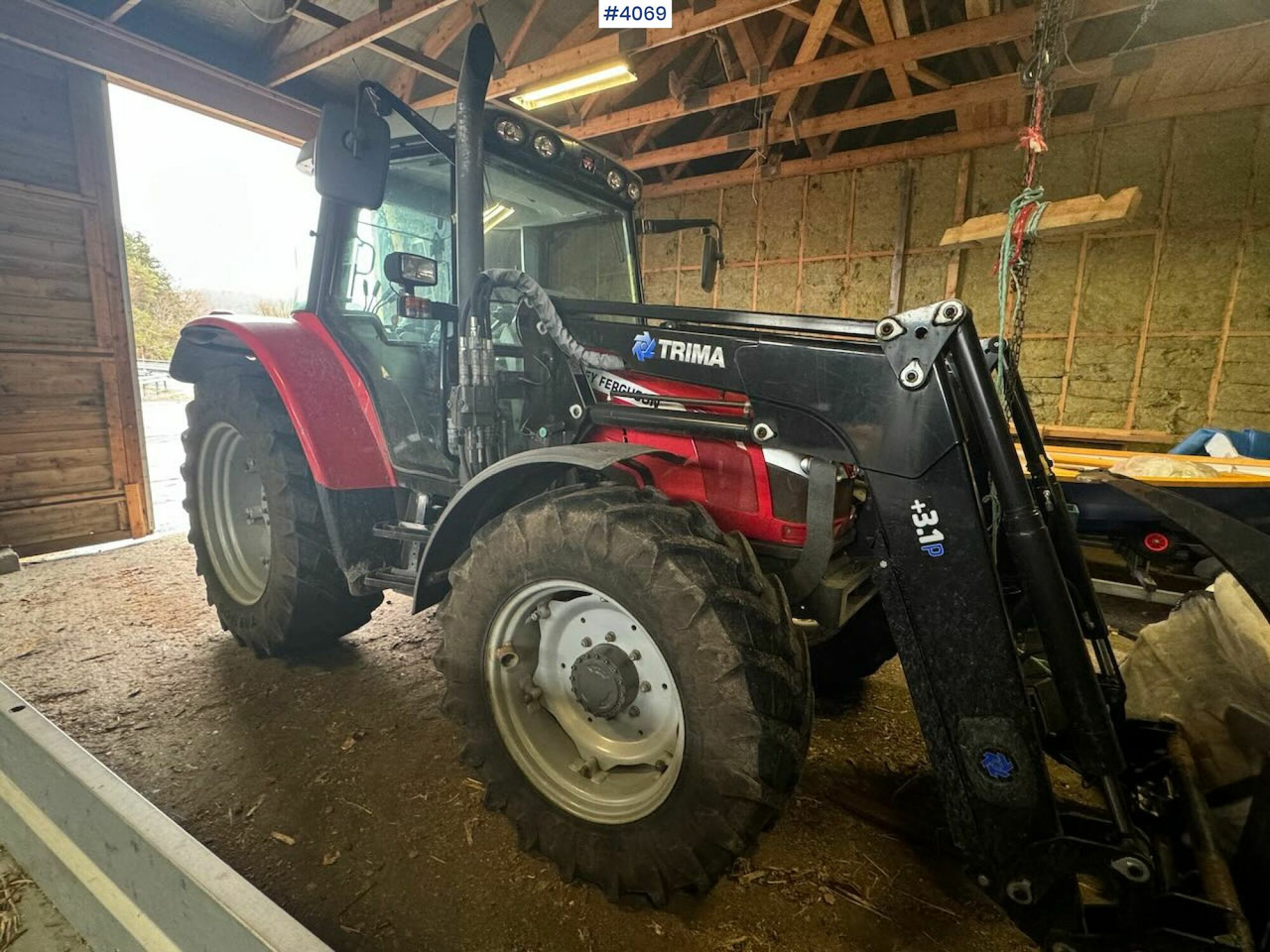 2013 Massey Ferguson 5455 w/ front loader, 2 buckets, pallet forks and blades. 1020 hours! - 장궤형 트랙터 : 사진 3 2013 Massey Ferguson 5455 w/ front loader, 2 buckets, pallet forks and blades. 1020 hours! - 장궤형 트랙터 : 사진 3