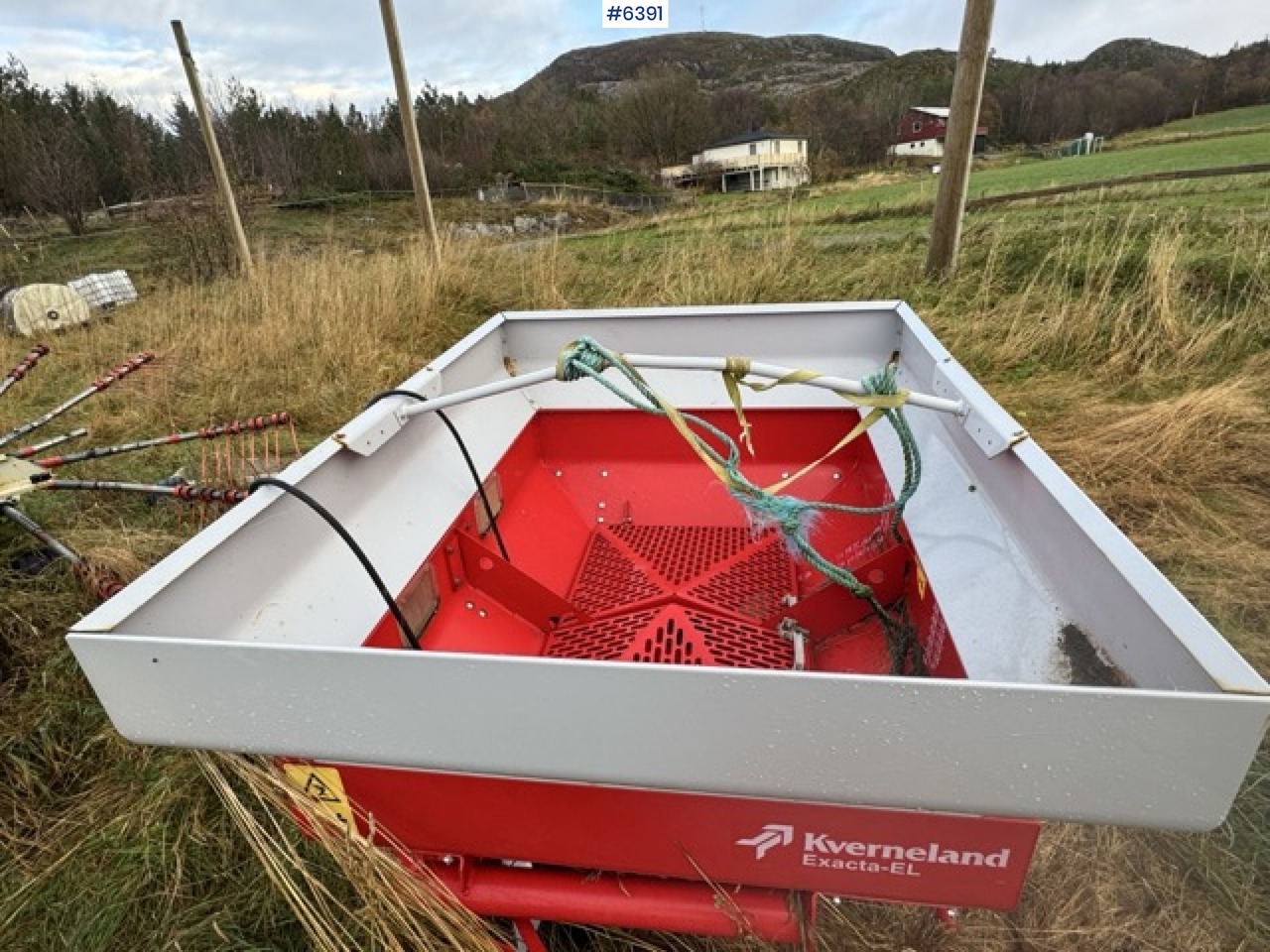 2016 Kverneland fertilizer spreader. Repair object. - 비료 스프레더 : 사진 2 2016 Kverneland fertilizer spreader. Repair object. - 비료 스프레더 : 사진 2