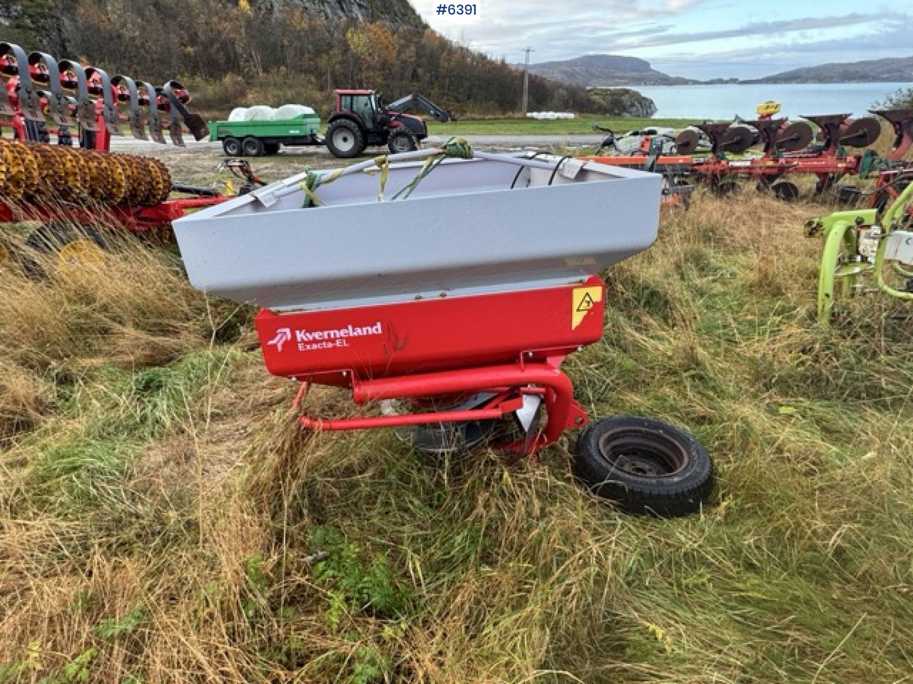 2016 Kverneland fertilizer spreader. Repair object. - 비료 스프레더 : 사진 4 2016 Kverneland fertilizer spreader. Repair object. - 비료 스프레더 : 사진 4