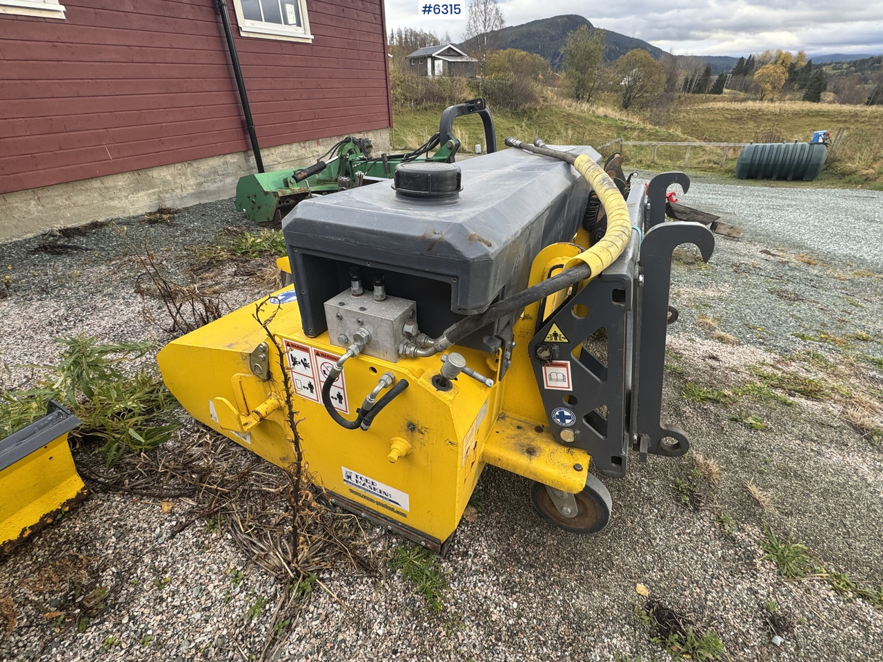 2016 VAMA 2000 Sweeping broom w/ side broom - 빗자루 : 사진 1 2016 VAMA 2000 Sweeping broom w/ side broom - 빗자루 : 사진 1