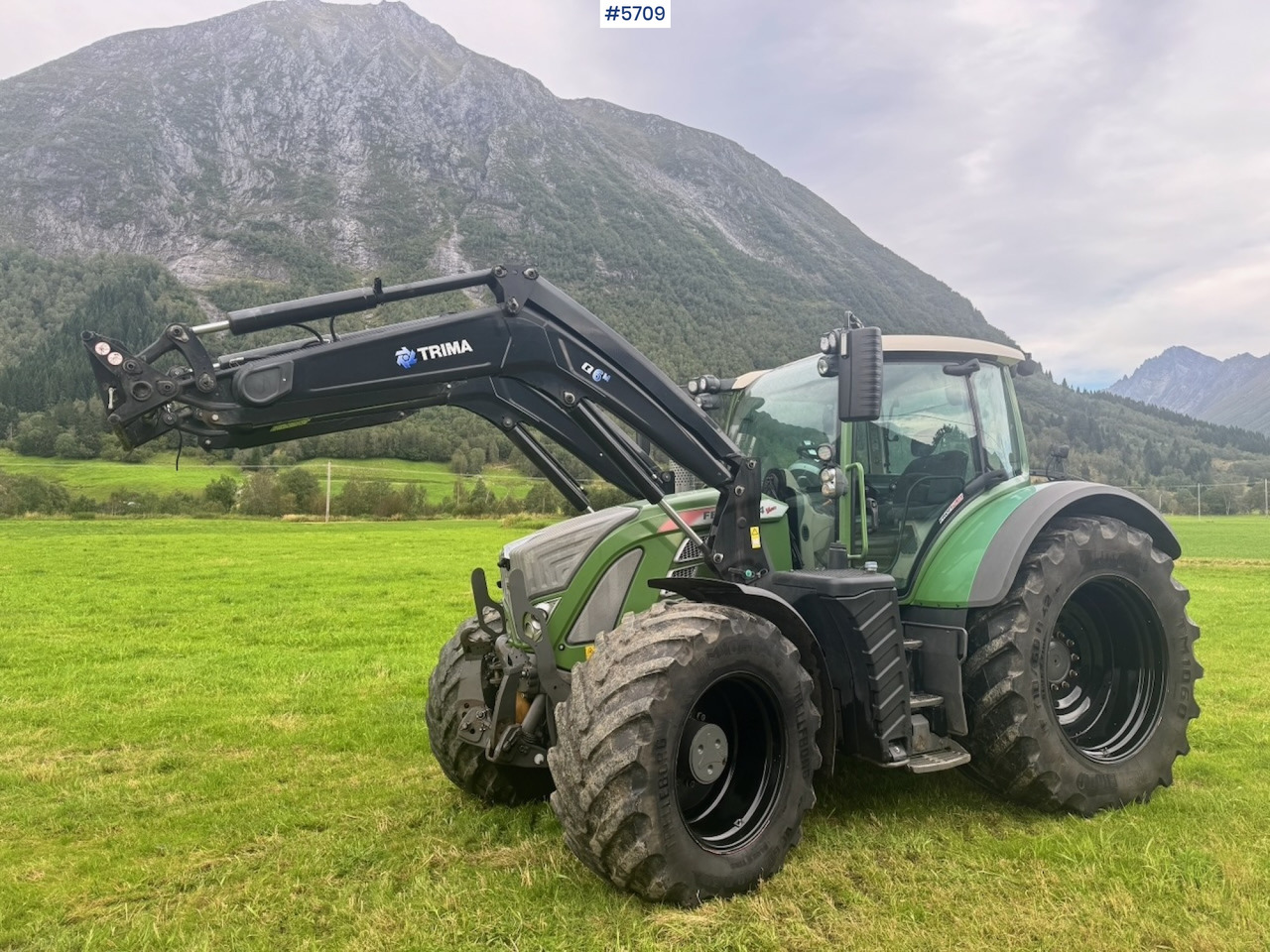2017 Fendt 724 Vario w/ GPS, Front PTO, Loader and hydraulics. - 장궤형 트랙터 : 사진 3 2017 Fendt 724 Vario w/ GPS, Front PTO, Loader and hydraulics. - 장궤형 트랙터 : 사진 3