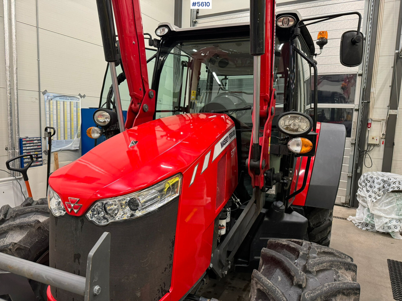 2017 Massey Ferguson 5711 w/ Front Loader. 765 hours! - 장궤형 트랙터 : 사진 5 2017 Massey Ferguson 5711 w/ Front Loader. 765 hours! - 장궤형 트랙터 : 사진 5