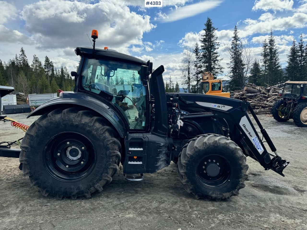 2021 Valtra T234 Versu w/ Quicke Q7 Front Loader - 장궤형 트랙터 : 사진 3 2021 Valtra T234 Versu w/ Quicke Q7 Front Loader - 장궤형 트랙터 : 사진 3