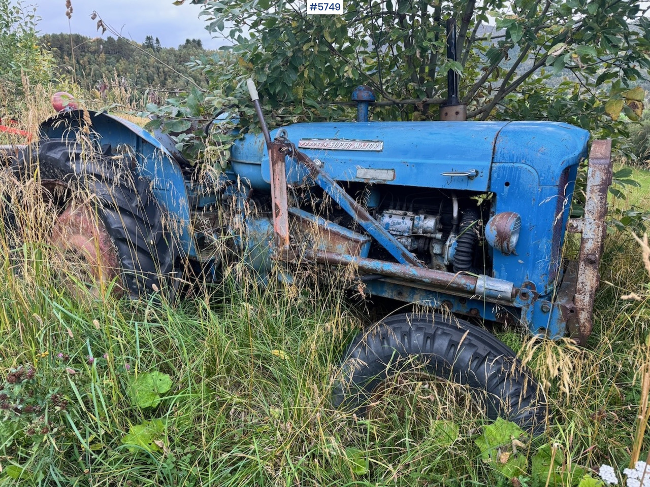 Ca. 1961 Fordson Super Major 4×2 Tractor w/ Bucket - 장궤형 트랙터 : 사진 1 Ca. 1961 Fordson Super Major 4×2 Tractor w/ Bucket - 장궤형 트랙터 : 사진 1