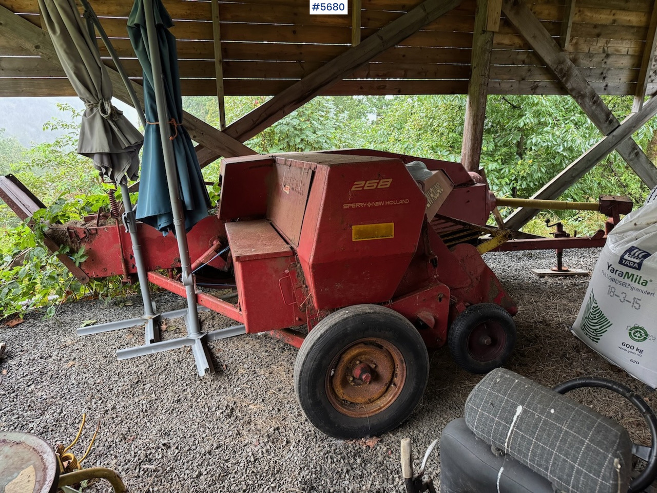 New Holland 268 Square Baler - 건초 및 목초 장비 : 사진 4 New Holland 268 Square Baler - 건초 및 목초 장비 : 사진 4