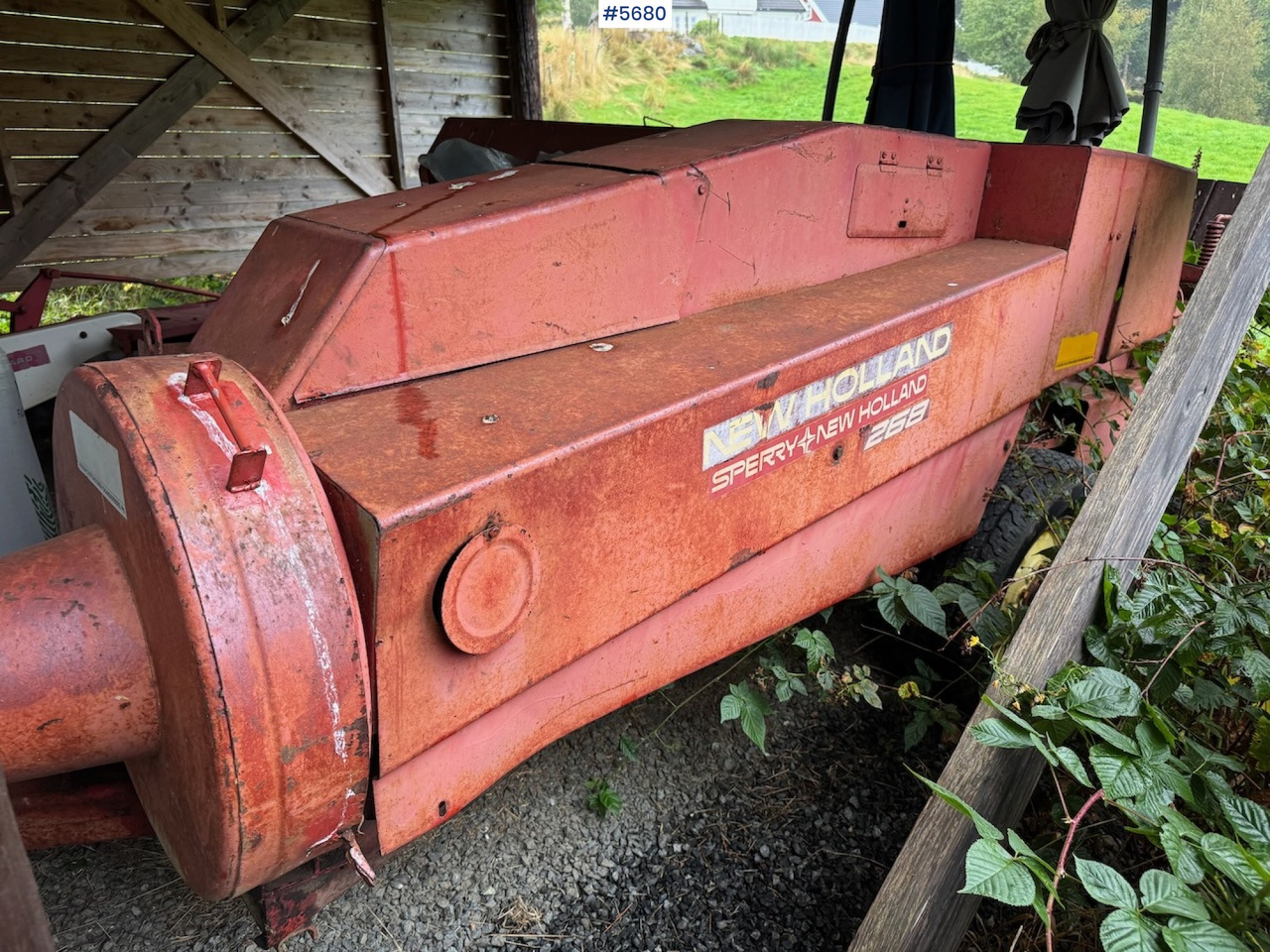 New Holland 268 Square Baler - 건초 및 목초 장비 : 사진 5 New Holland 268 Square Baler - 건초 및 목초 장비 : 사진 5