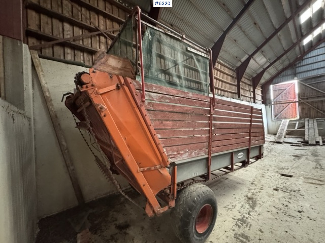 Underhaug 370 unloading wagon with discharge roller - 건초 및 목초 장비 : 사진 4 Underhaug 370 unloading wagon with discharge roller - 건초 및 목초 장비 : 사진 4