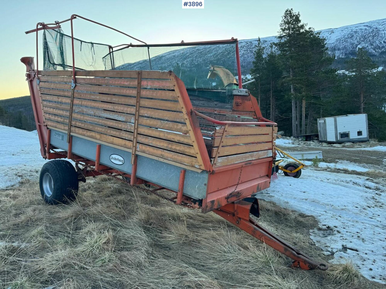 Underhaug 7012 Unloader wagon - 건초 및 목초 장비 : 사진 1 Underhaug 7012 Unloader wagon - 건초 및 목초 장비 : 사진 1