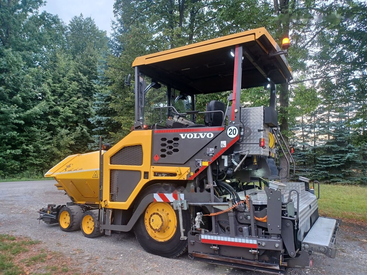 Volvo-ABG P6870C - 아스팔트 포장기 : 사진 1 Volvo-ABG P6870C - 아스팔트 포장기 : 사진 1