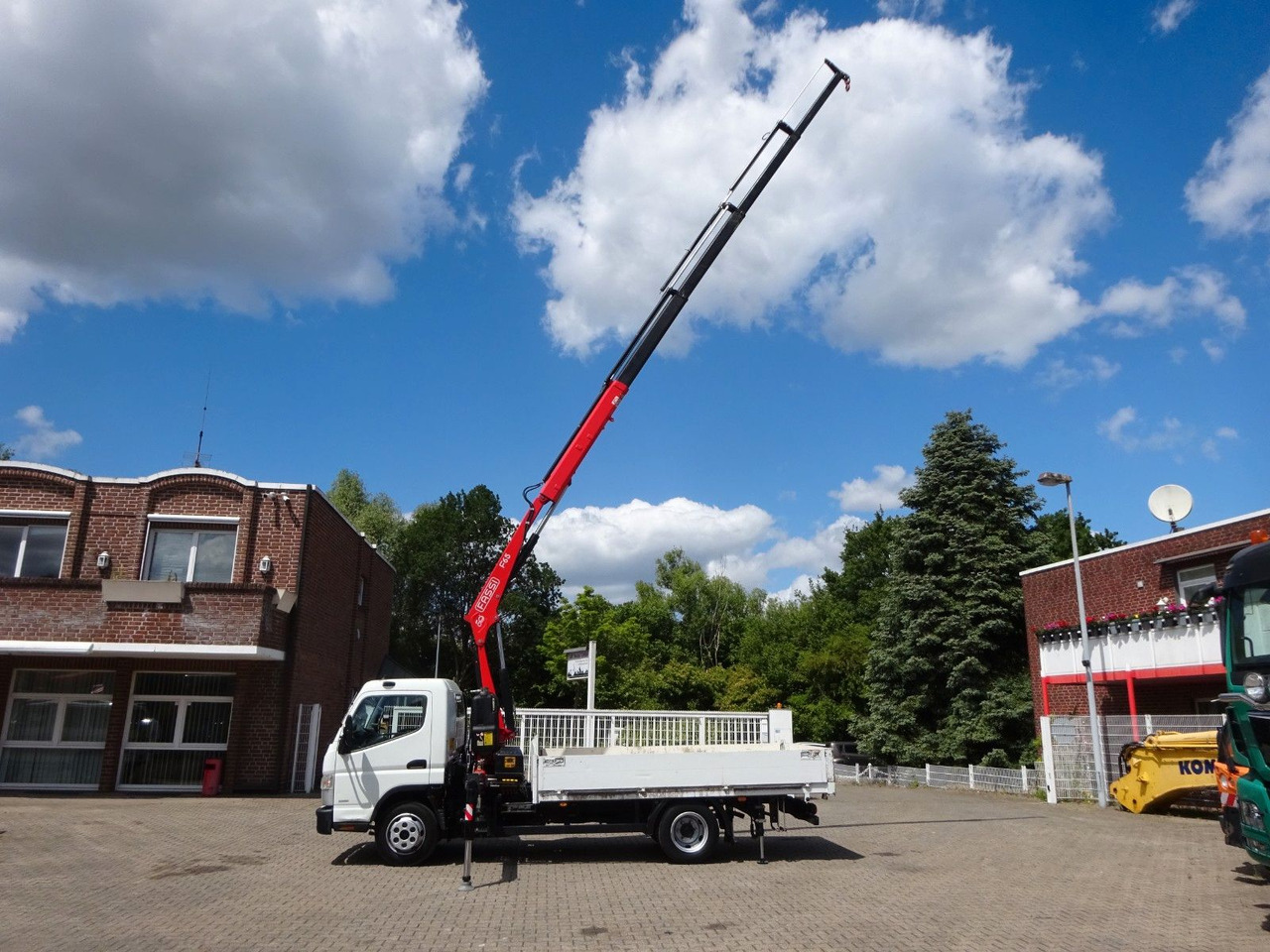 FUSO Canter 7C15 mit FASSI F65A Kran - 플랫베드 밴 : 사진 3 FUSO Canter 7C15 mit FASSI F65A Kran - 플랫베드 밴 : 사진 3