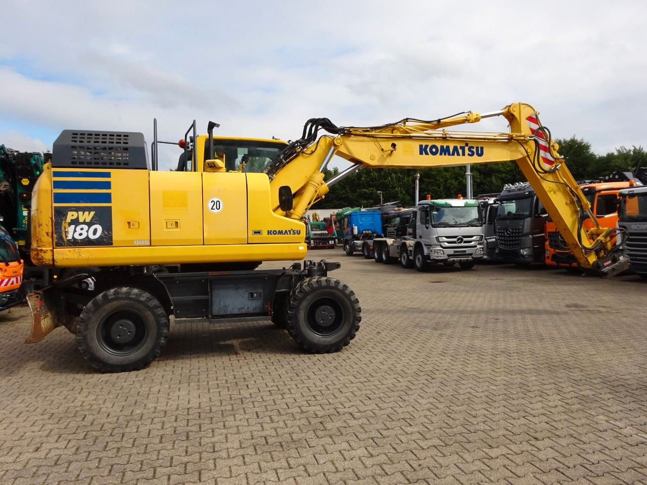 Komatsu PW180-11 - 휠 굴삭기 : 사진 1 Komatsu PW180-11 - 휠 굴삭기 : 사진 1