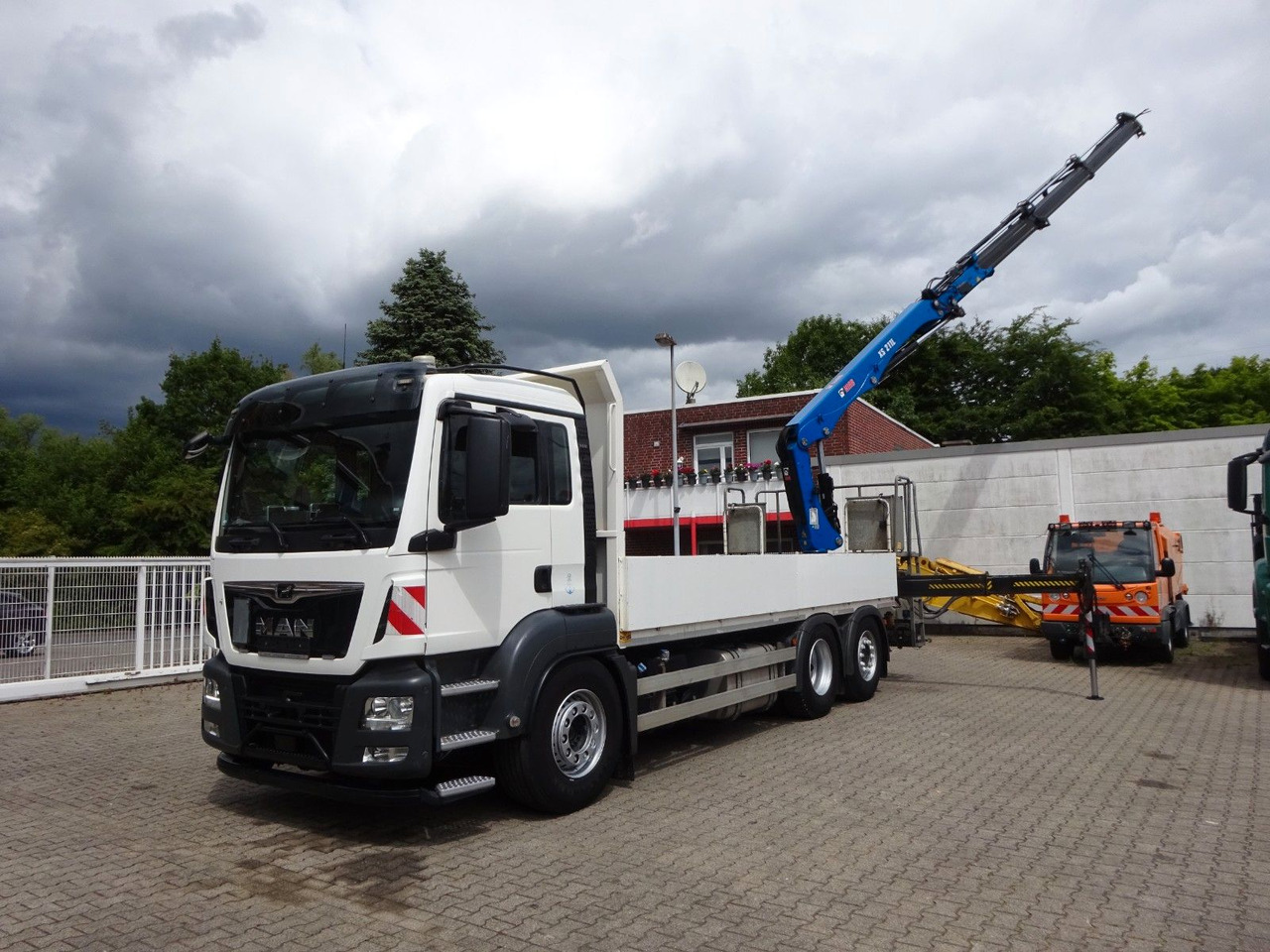 MAN 26.420 TGS Pritsche + HIAB 211 HIPRO Kran - 드롭사이드/ 플랫베드 트럭, 크레인 트럭 : 사진 4 MAN 26.420 TGS Pritsche + HIAB 211 HIPRO Kran - 드롭사이드/ 플랫베드 트럭, 크레인 트럭 : 사진 4