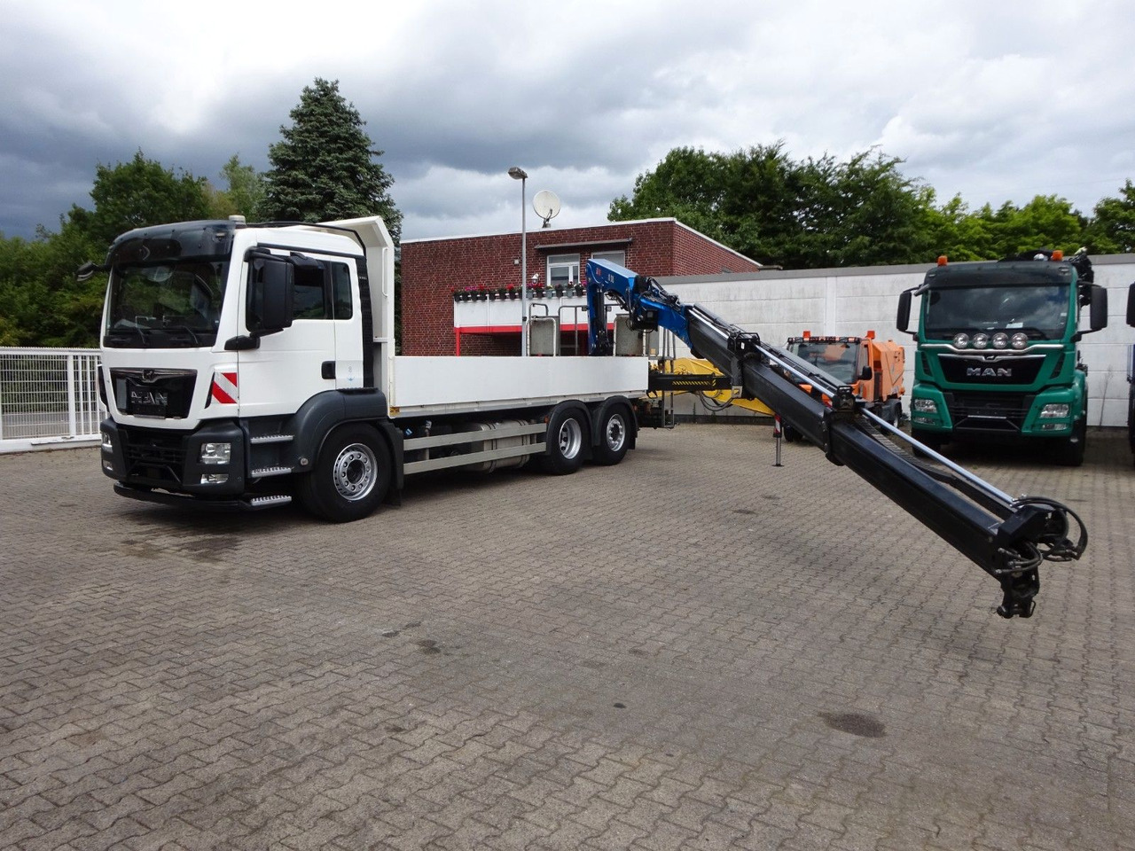 MAN 26.420 TGS Pritsche + HIAB 211 HIPRO Kran - 드롭사이드/ 플랫베드 트럭, 크레인 트럭 : 사진 5 MAN 26.420 TGS Pritsche + HIAB 211 HIPRO Kran - 드롭사이드/ 플랫베드 트럭, 크레인 트럭 : 사진 5