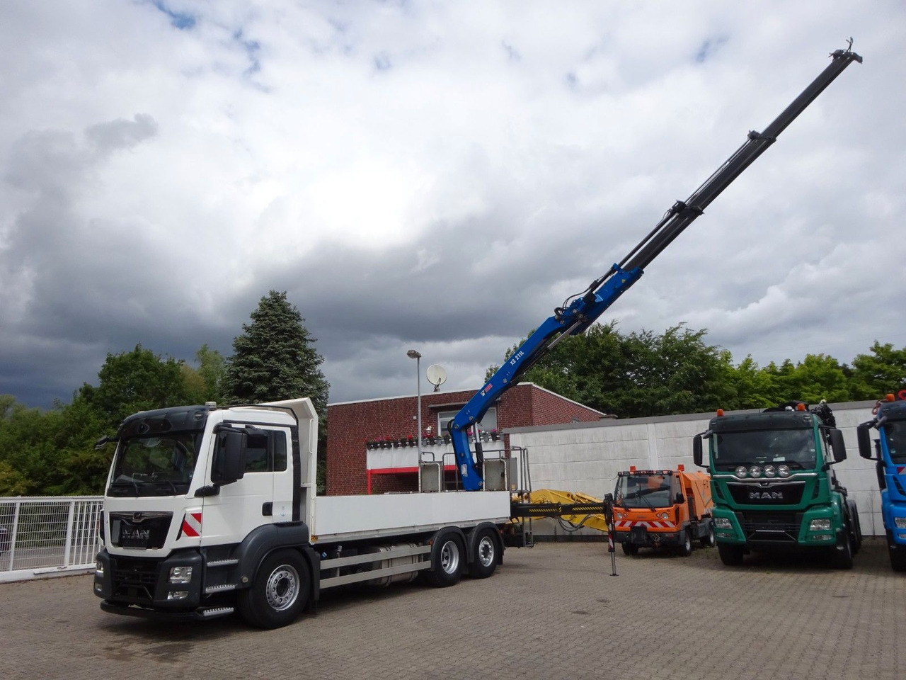 MAN 26.420 TGS Pritsche + HIAB 211 HIPRO Kran - 크레인 트럭 : 사진 2 MAN 26.420 TGS Pritsche + HIAB 211 HIPRO Kran - 크레인 트럭 : 사진 2