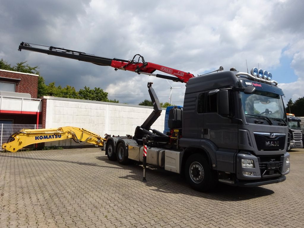 MAN 26.500 Abroller + Fassi F125A Kran 6x2-4 Allrad - 후크 리프트 트럭, 크레인 트럭 : 사진 3 MAN 26.500 Abroller + Fassi F125A Kran 6x2-4 Allrad - 후크 리프트 트럭, 크레인 트럭 : 사진 3