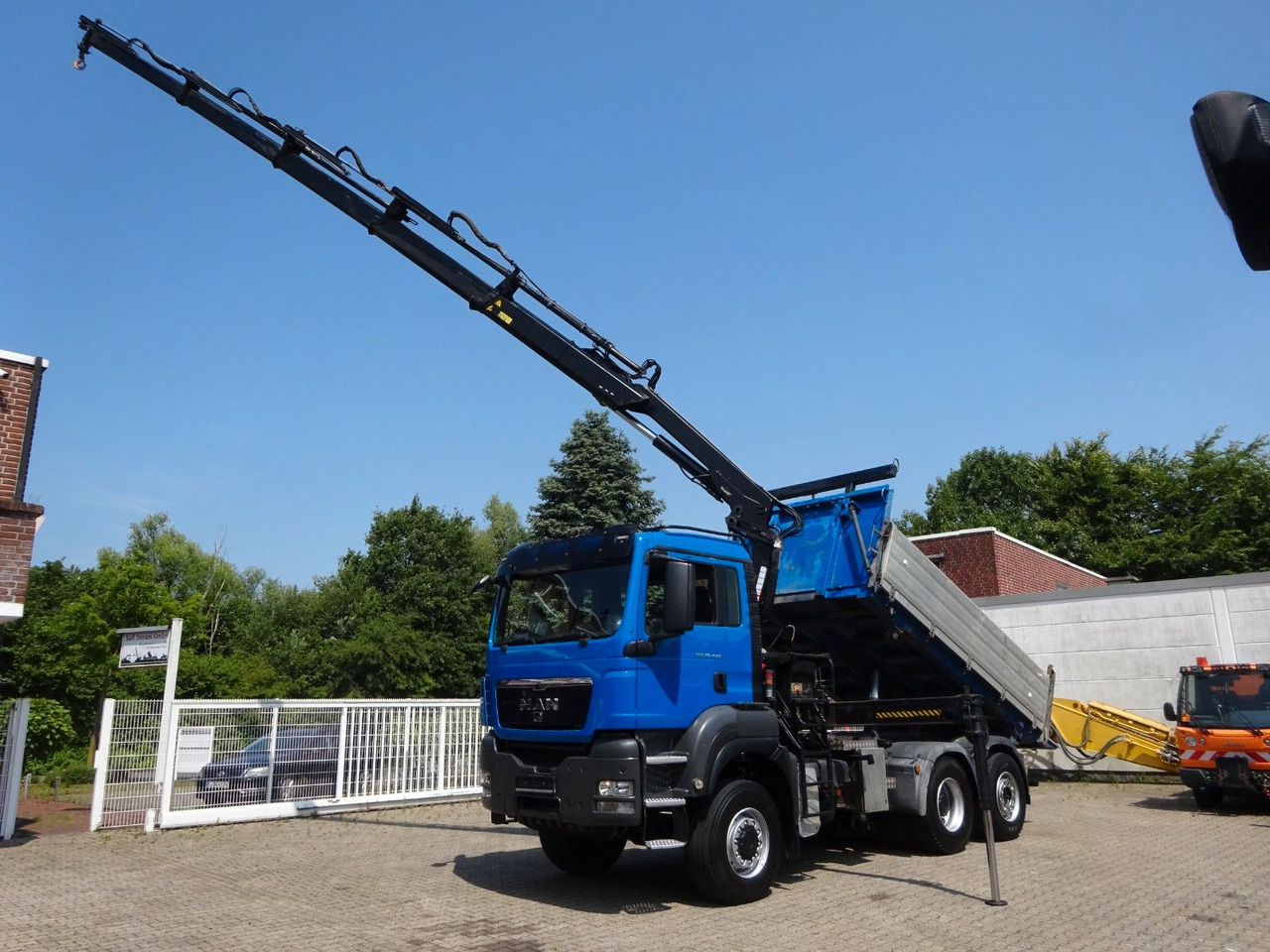 MAN 28.400 TGS 3Skipper+HIAB 166 E-4 HIPRPO 6x4-4 - 덤프트럭, 크레인 트럭 : 사진 1 MAN 28.400 TGS 3Skipper+HIAB 166 E-4 HIPRPO 6x4-4 - 덤프트럭, 크레인 트럭 : 사진 1