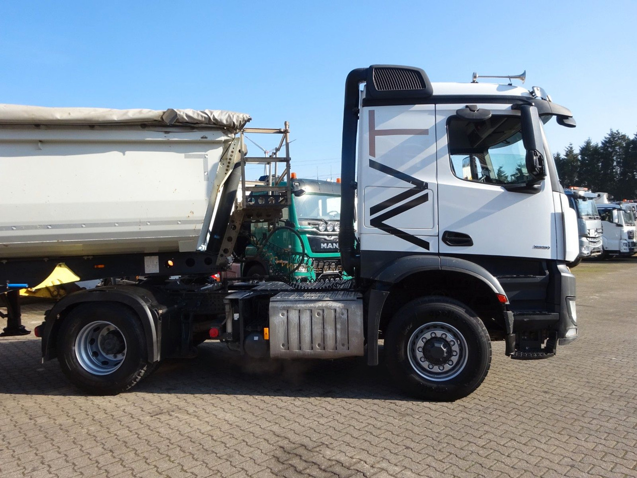 Mercedes-Benz 1851 Arocs SZM 4x2-4 HAD + Hydr. Kipperpumpe Mercedes-Benz 1851 Arocs SZM 4x4 HAD + Hydr. Kipperpumpe - 트랙터 유닛 : 사진 2 Mercedes-Benz 1851 Arocs SZM 4x2-4 HAD + Hydr. Kipperpumpe Mercedes-Benz 1851 Arocs SZM 4x4 HAD + Hydr. Kipperpumpe - 트랙터 유닛 : 사진 2