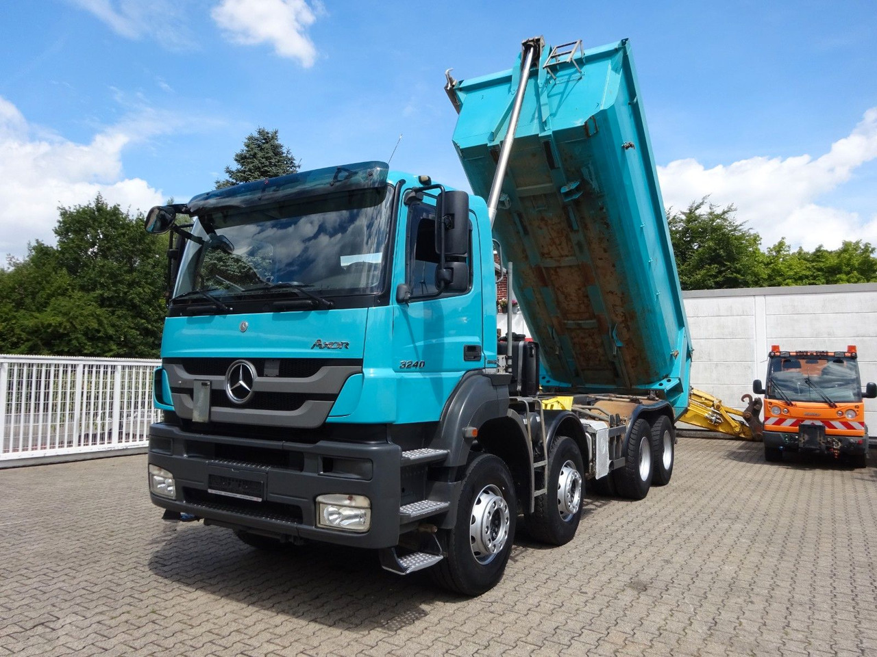 Mercedes-Benz 3240 Axor Muldenkipper 8x4 - 덤프트럭 : 사진 1 Mercedes-Benz 3240 Axor Muldenkipper 8x4 - 덤프트럭 : 사진 1