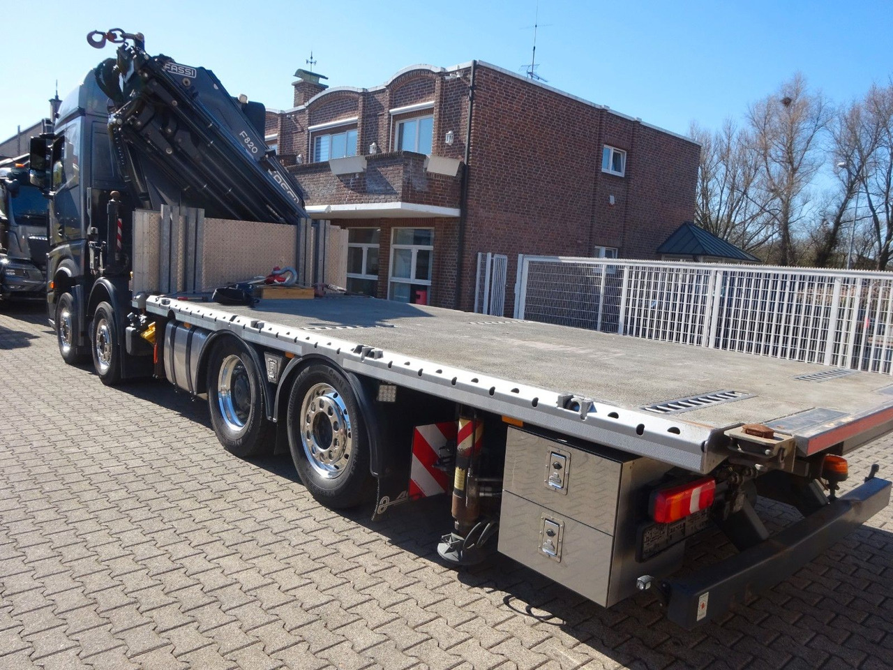 신규 크레인 트럭, 드롭사이드/ 플랫베드 트럭 Mercedes-Benz 3453  Plattform + Fassi F820 Kran  8x2 Mercedes-Benz 3453 FASSI F820 Kran 8x Hydr. Ausschub : 사진 11