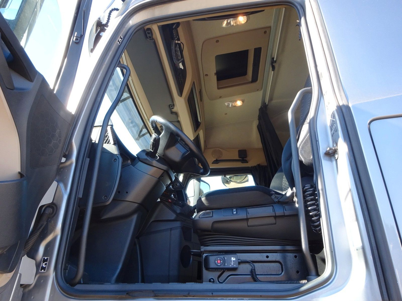 신규 크레인 트럭, 드롭사이드/ 플랫베드 트럭 Mercedes-Benz 3453  Plattform + Fassi F820 Kran  8x2 Mercedes-Benz 3453 FASSI F820 Kran 8x Hydr. Ausschub : 사진 18