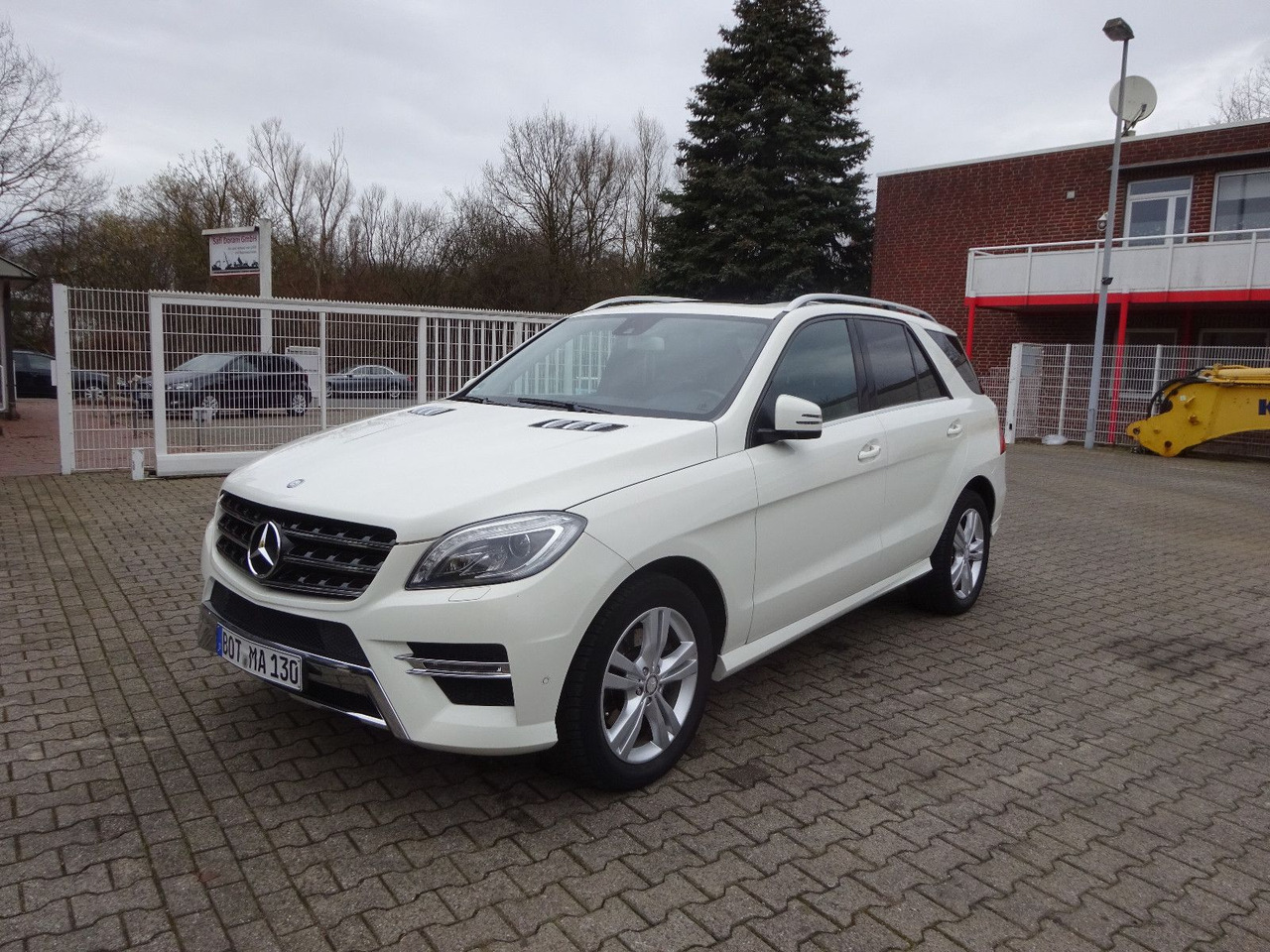 Mercedes-Benz ML 350 CDI BlueTec Mercedes-Benz ML 350 CDI BlueTec. AMG Paket - SUV : 사진 2 Mercedes-Benz ML 350 CDI BlueTec Mercedes-Benz ML 350 CDI BlueTec. AMG Paket - SUV : 사진 2
