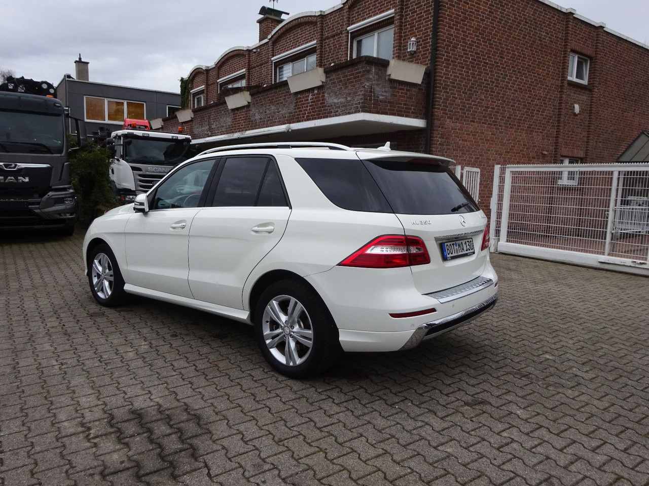 Mercedes-Benz ML 350 CDI BlueTec Mercedes-Benz ML 350 CDI BlueTec. AMG Paket - SUV : 사진 4 Mercedes-Benz ML 350 CDI BlueTec Mercedes-Benz ML 350 CDI BlueTec. AMG Paket - SUV : 사진 4
